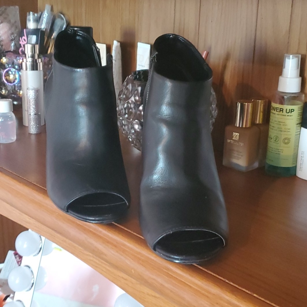Shoes - Picture 2 of 2